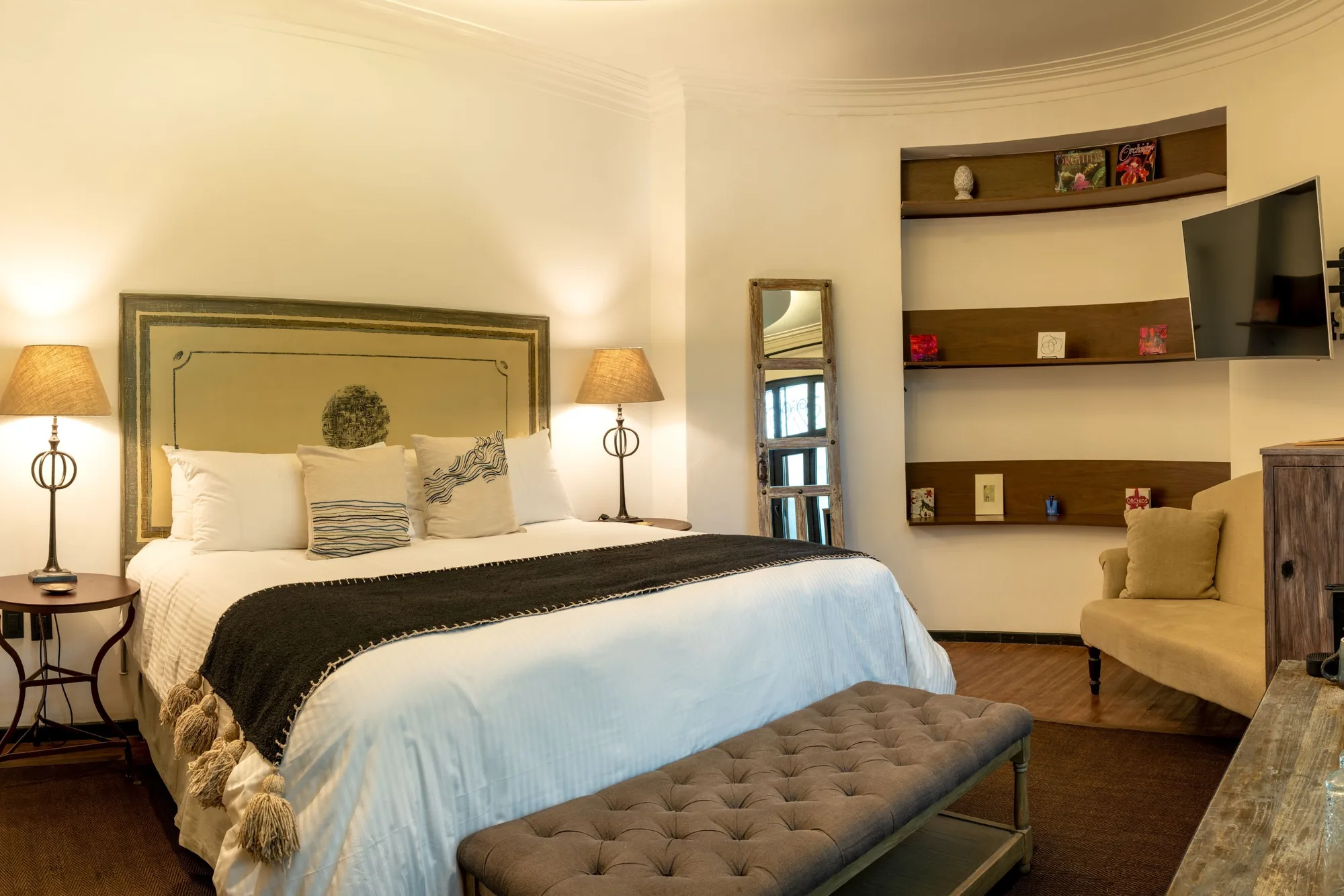 Room with a sitting area, timber niches and a coffee station